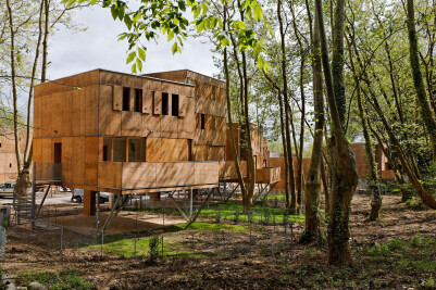 39 woodens houses in Bayonne