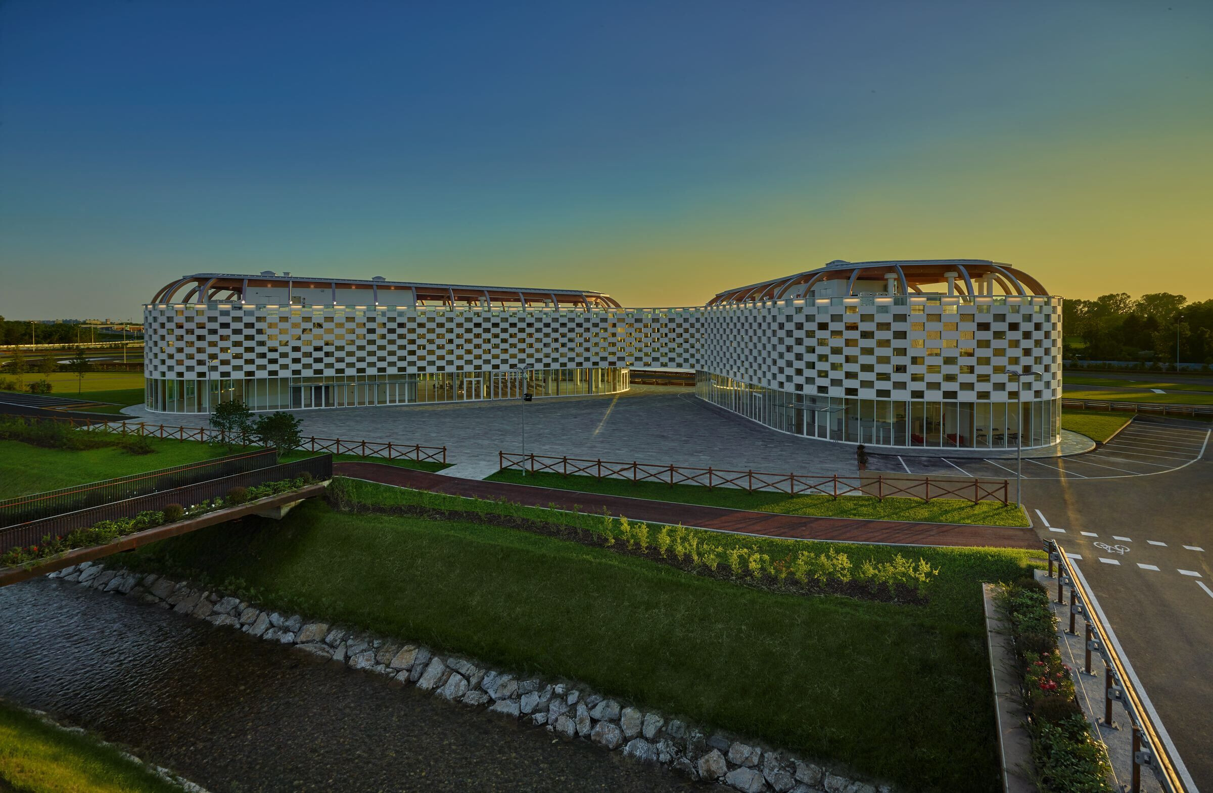 https://archello.com/story/95735/attachments/photos-videos/3 photo_credit Ph. Tom Vack