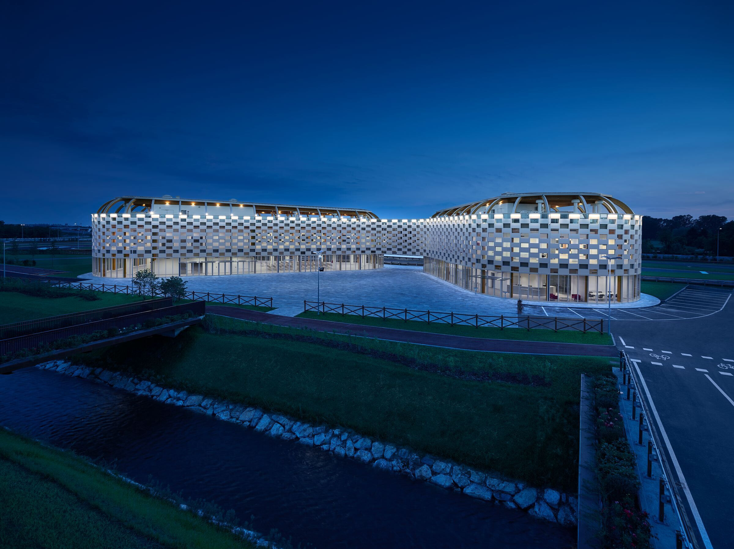 https://archello.com/story/95735/attachments/photos-videos/6 photo_credit Ph. Tom Vack