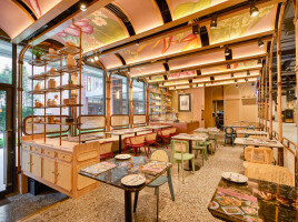 ZAAB ELI Esarn Bistro