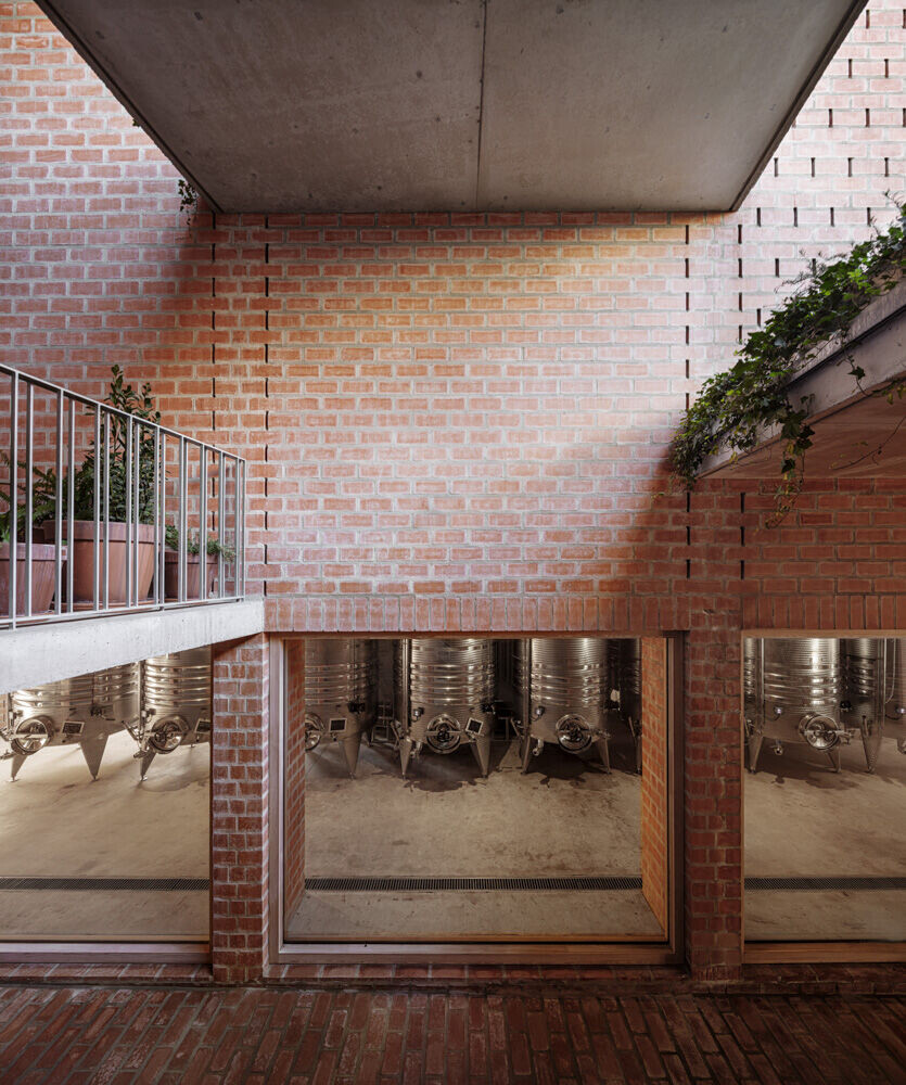 https://archello.com/story/98212/attachments/photos-videos/17 photo_credit Adrià Goula