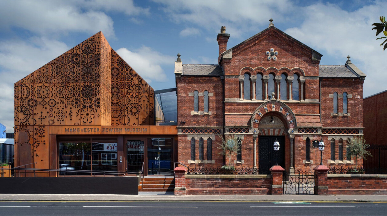 Contemporary Corten steel-clad extension to the Manchester Jewish Museum compliments the beauty of the city’s oldest synagogue