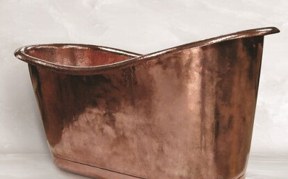 Freestanding copper bathtub