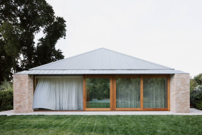 Australia’s Kyneton House captures the light, colour and textures of its unique surroundings