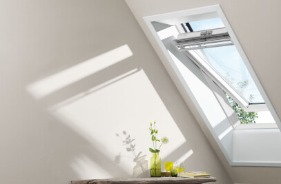 VELUX manual centre-pivot roof window GGL