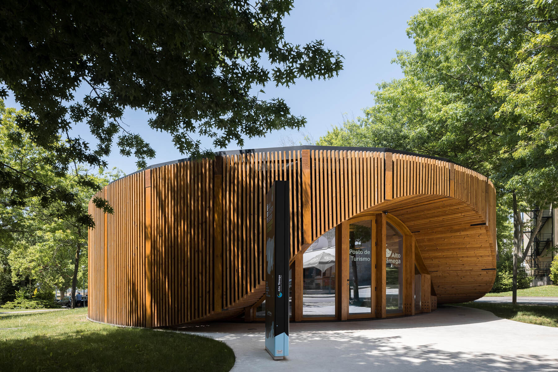 https://archello.com/story/99537/attachments/photos-videos/5 photo_credit Ivo Tavares Studio