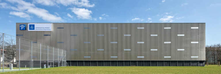 A closed but still transparent façade cladding made of LARGO-TWIST 2051 stainless steel mesh