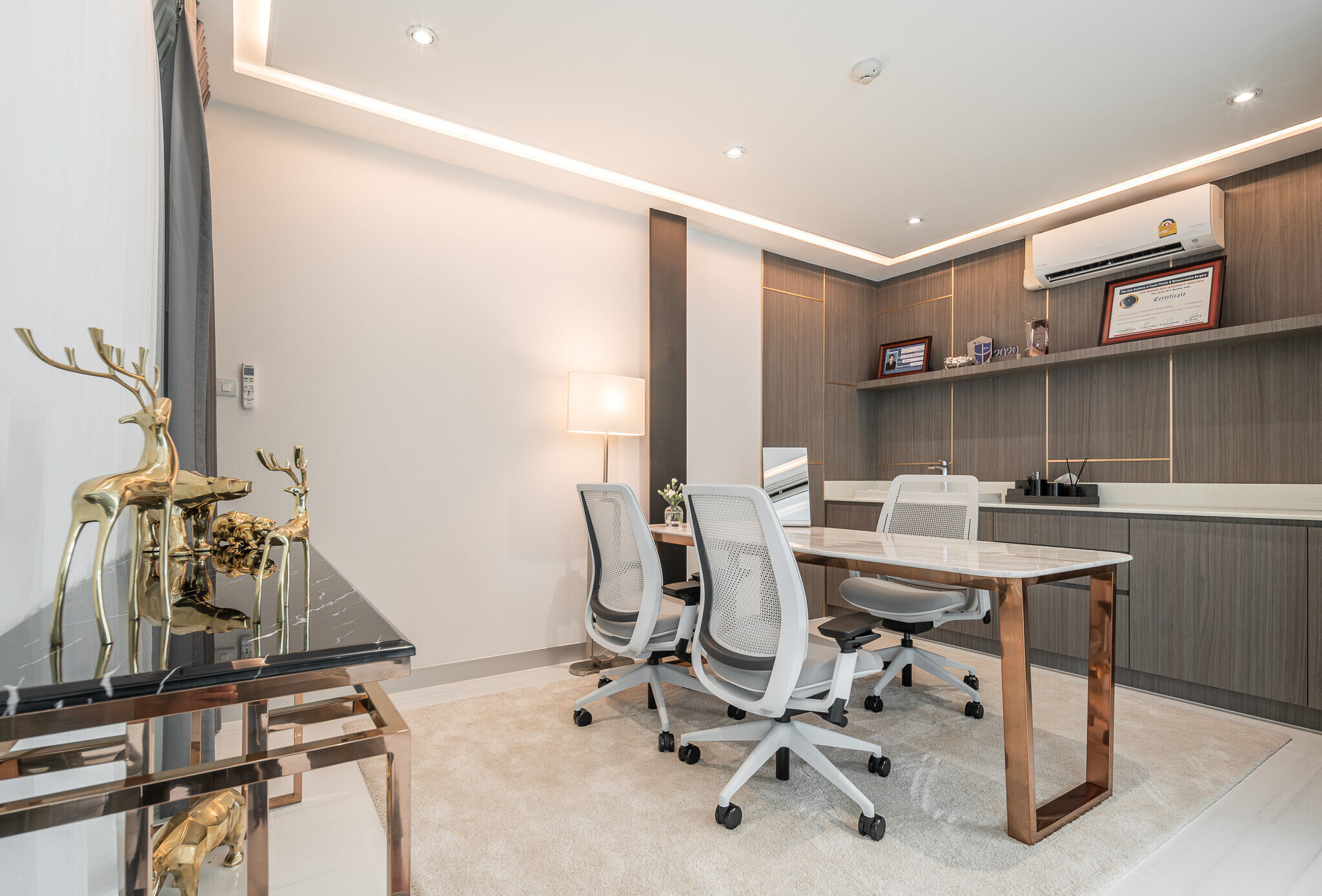 https://archello.com/story/100255/attachments/photos-videos/21 photo_credit Issira Tonehongsa