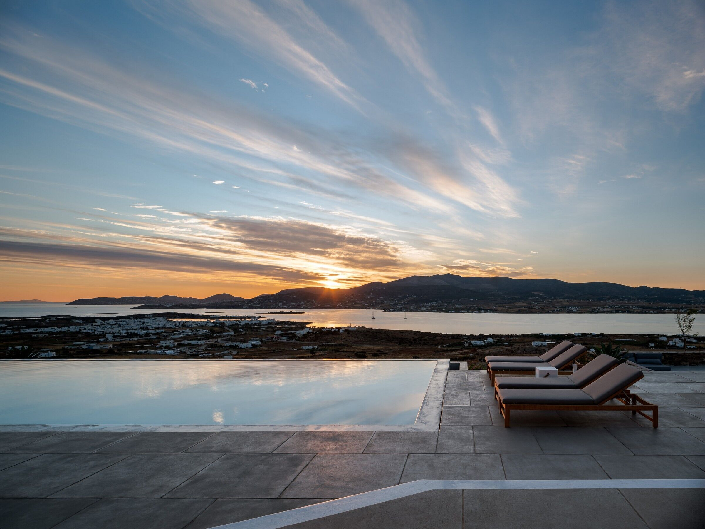 https://archello.com/story/100508/attachments/photos-videos/3 photo_credit George Messaritakis