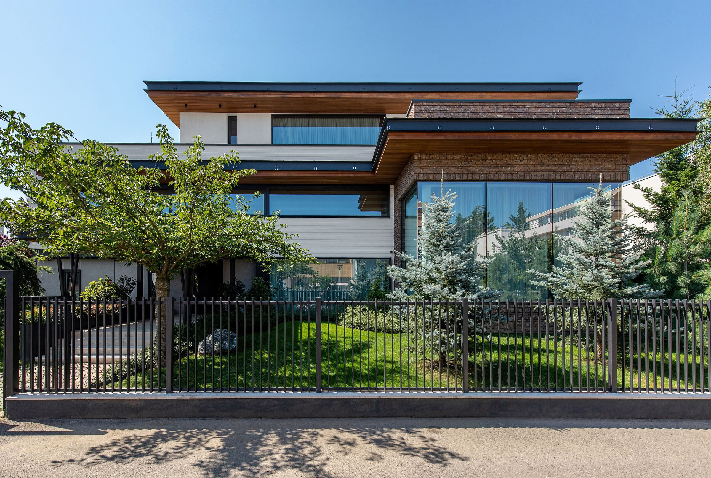 https://archello.com/story/100933/attachments/photos-videos/6 photo_credit Sabin Prodan