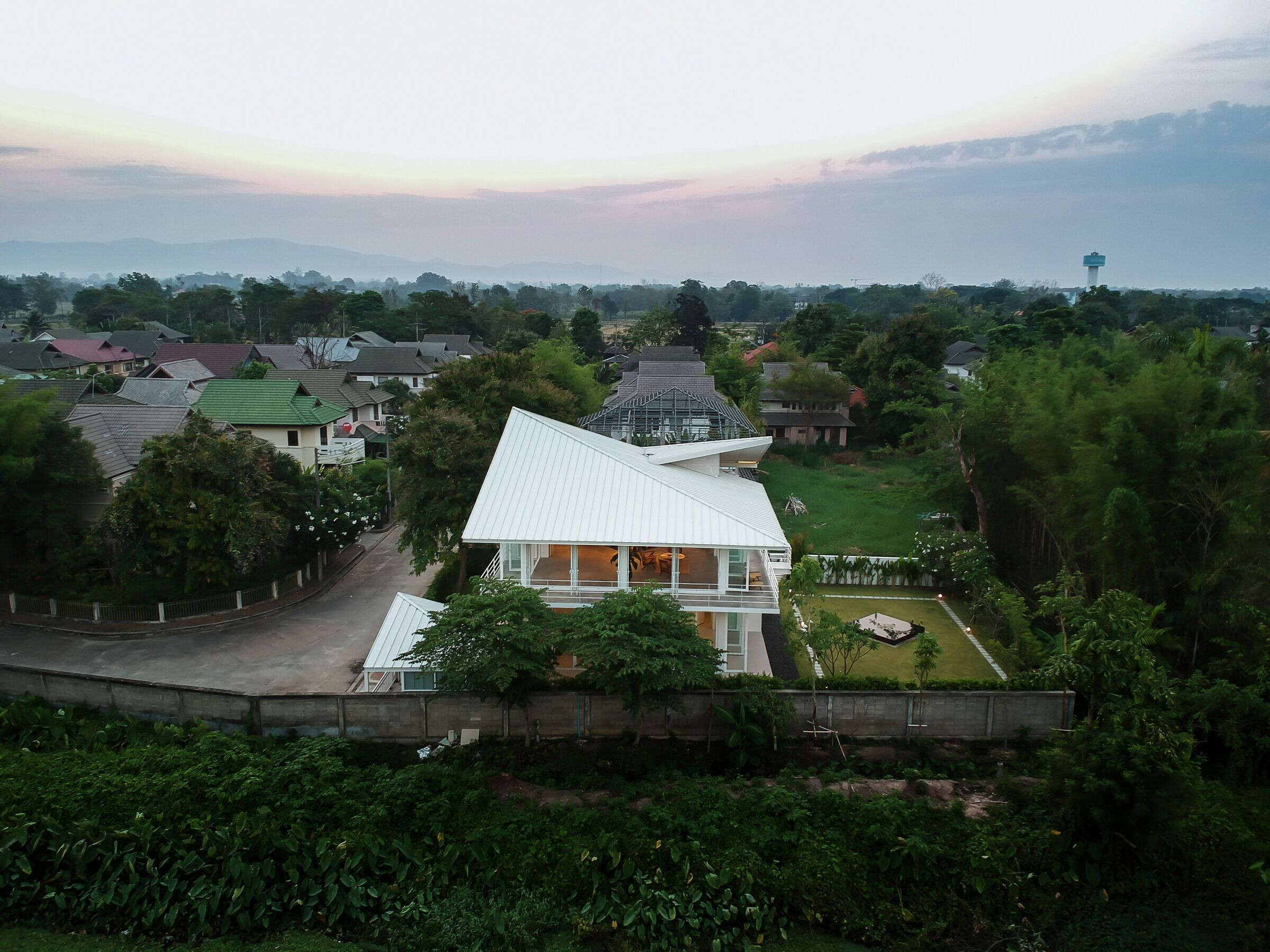 https://archello.com/story/101605/attachments/photos-videos/4 photo_credit Boonyanuch Tanwattanadamneurn