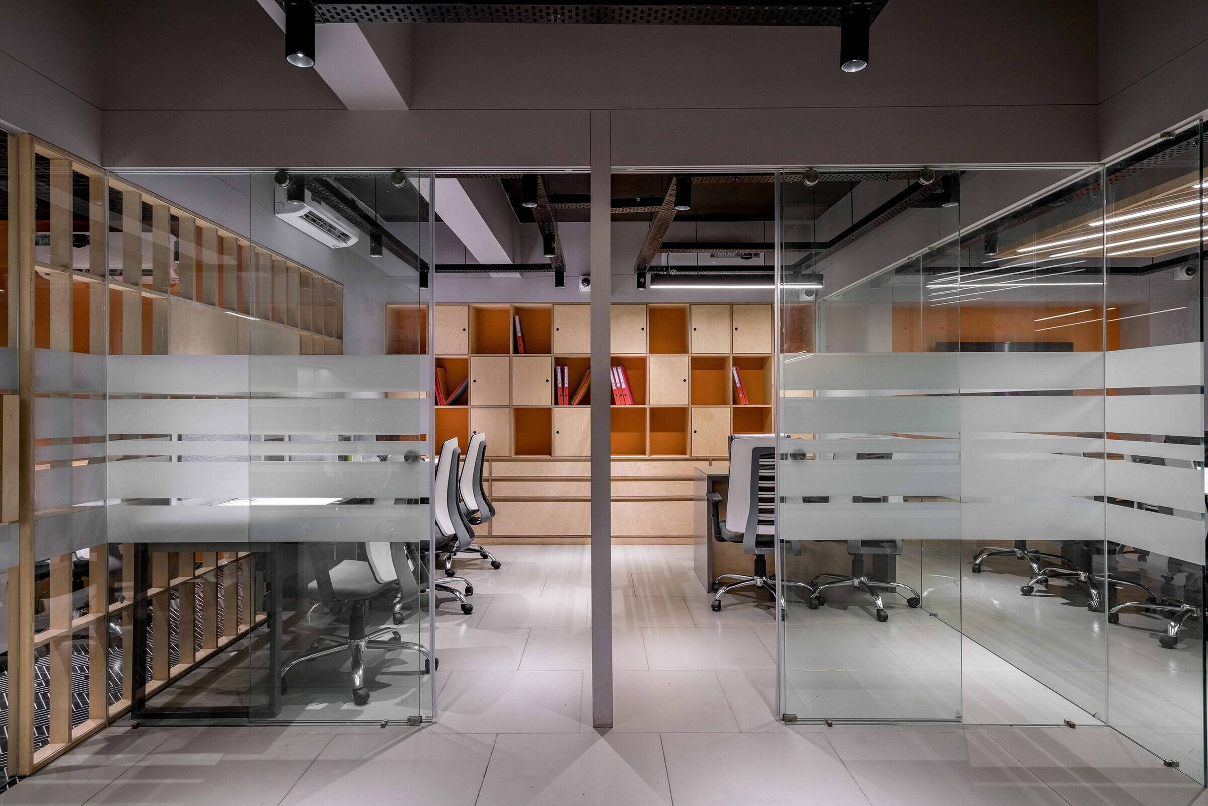 https://archello.com/story/101976/attachments/photos-videos/5 photo_credit Maulik Patel / Inclined Studio