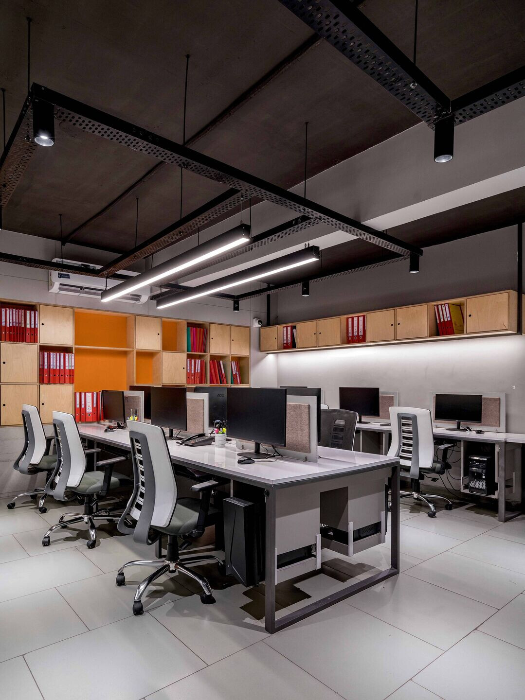 https://archello.com/story/101976/attachments/photos-videos/9 photo_credit Maulik Patel / Inclined Studio