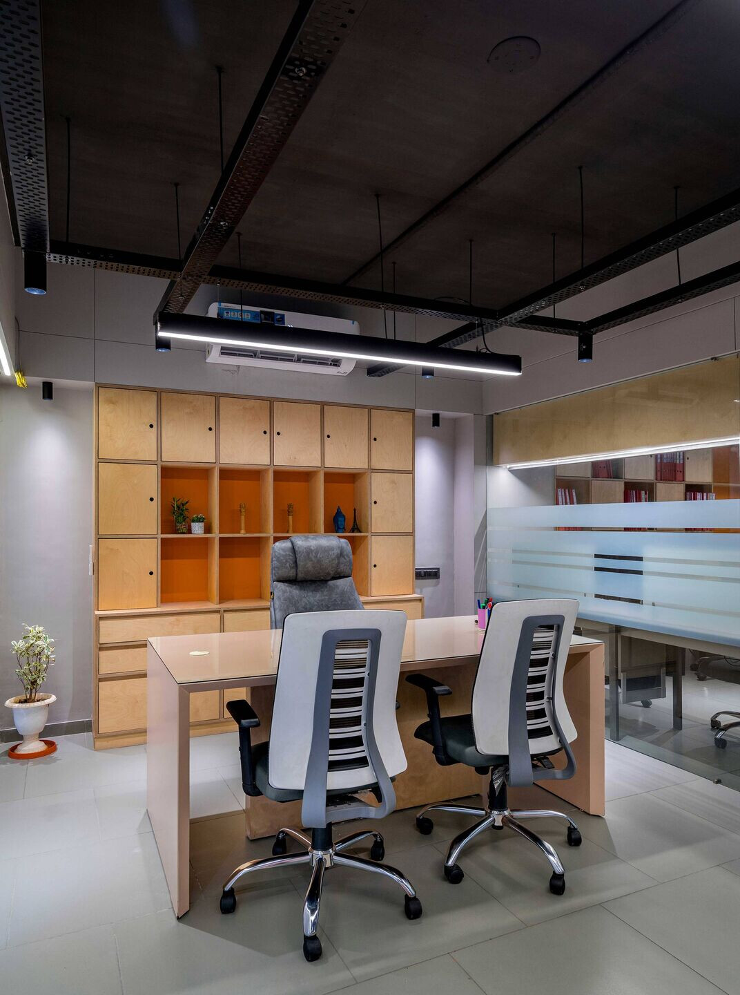 https://archello.com/story/101976/attachments/photos-videos/21 photo_credit Maulik Patel / Inclined Studio