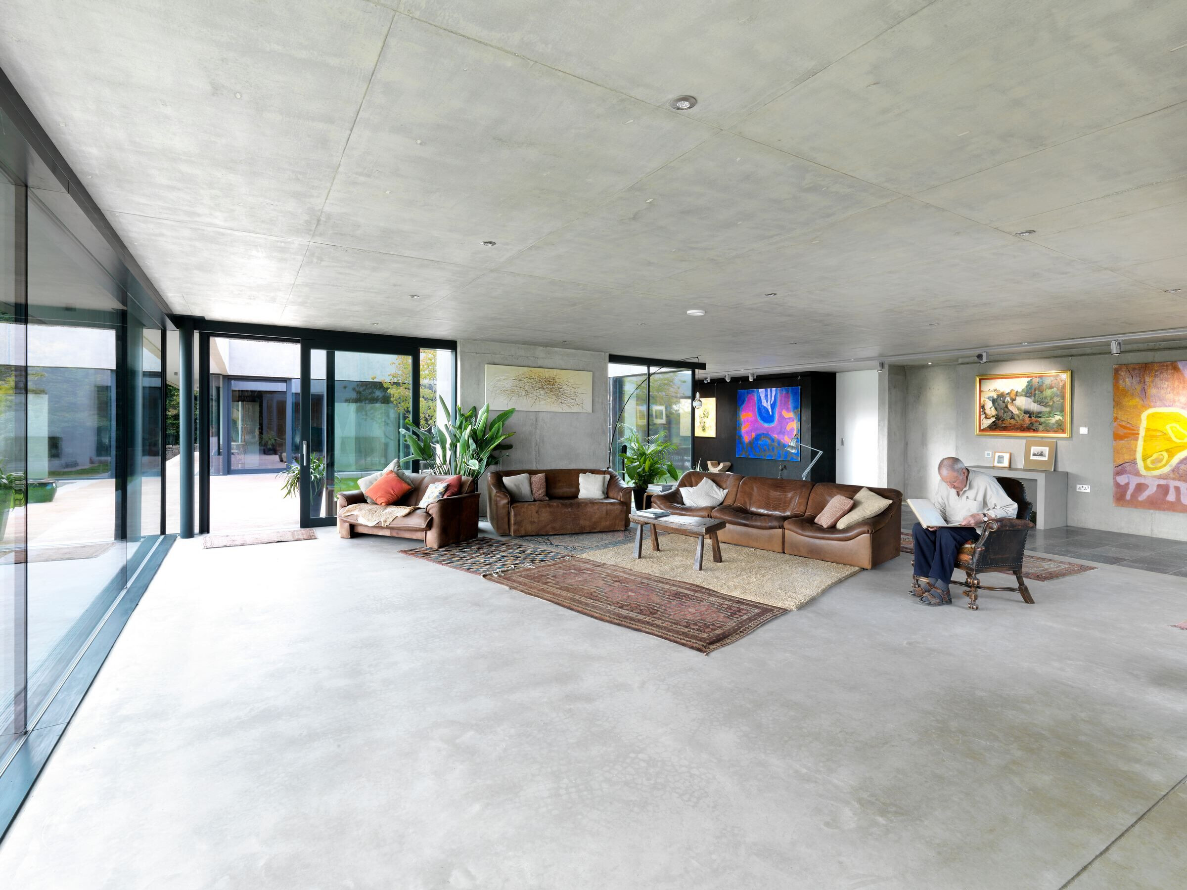 https://archello.com/story/102260/attachments/photos-videos/13 photo_credit Charles Hosea