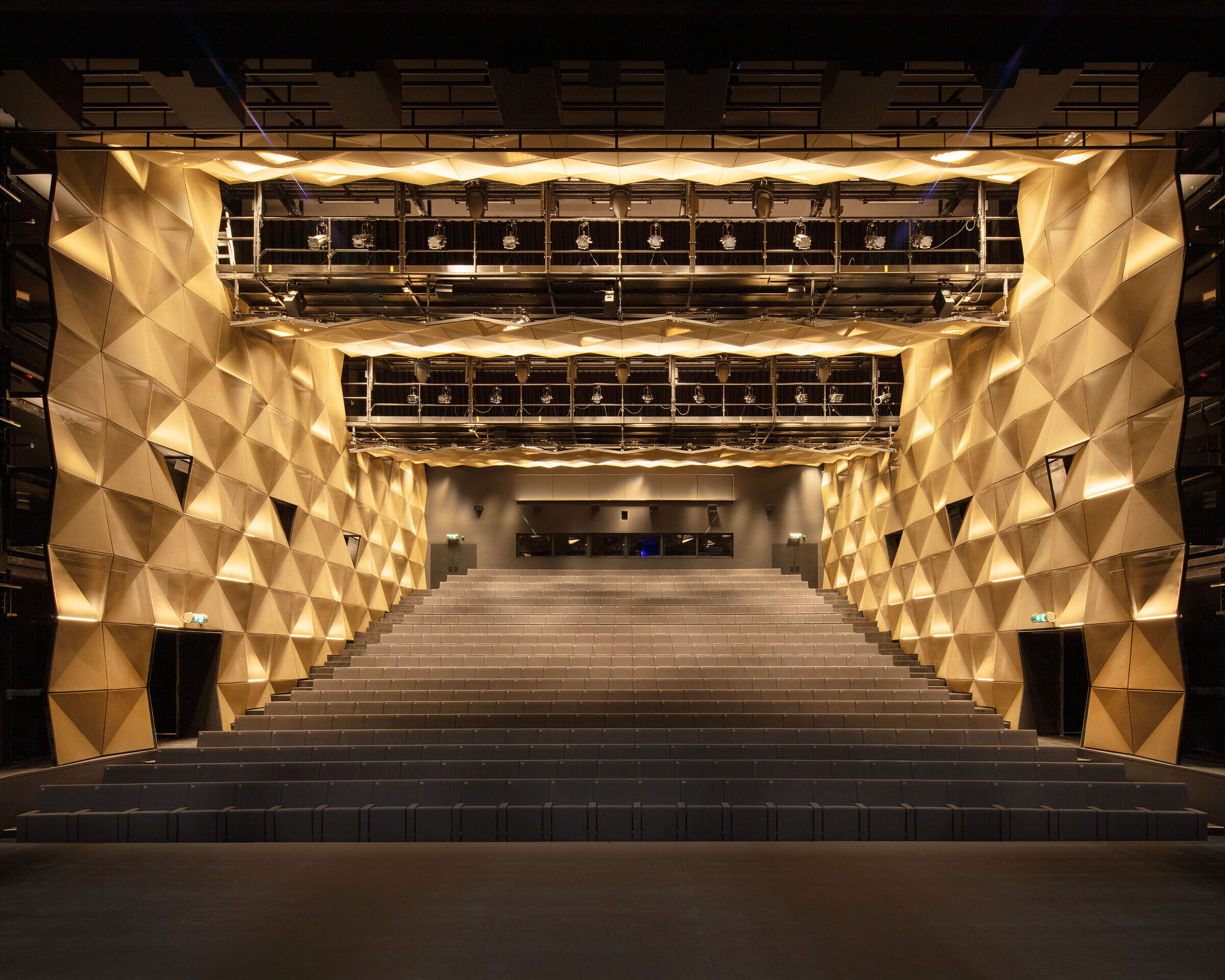 https://archello.com/story/102654/attachments/photos-videos/21 photo_credit © yves-andre.ch
