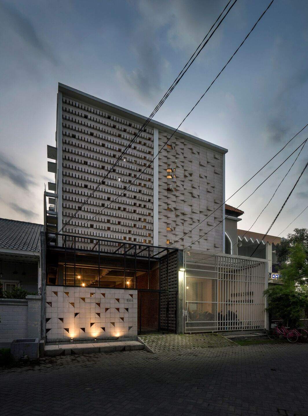 https://archello.com/story/102723/attachments/photos-videos/3 photo_credit Mansyur Hasan