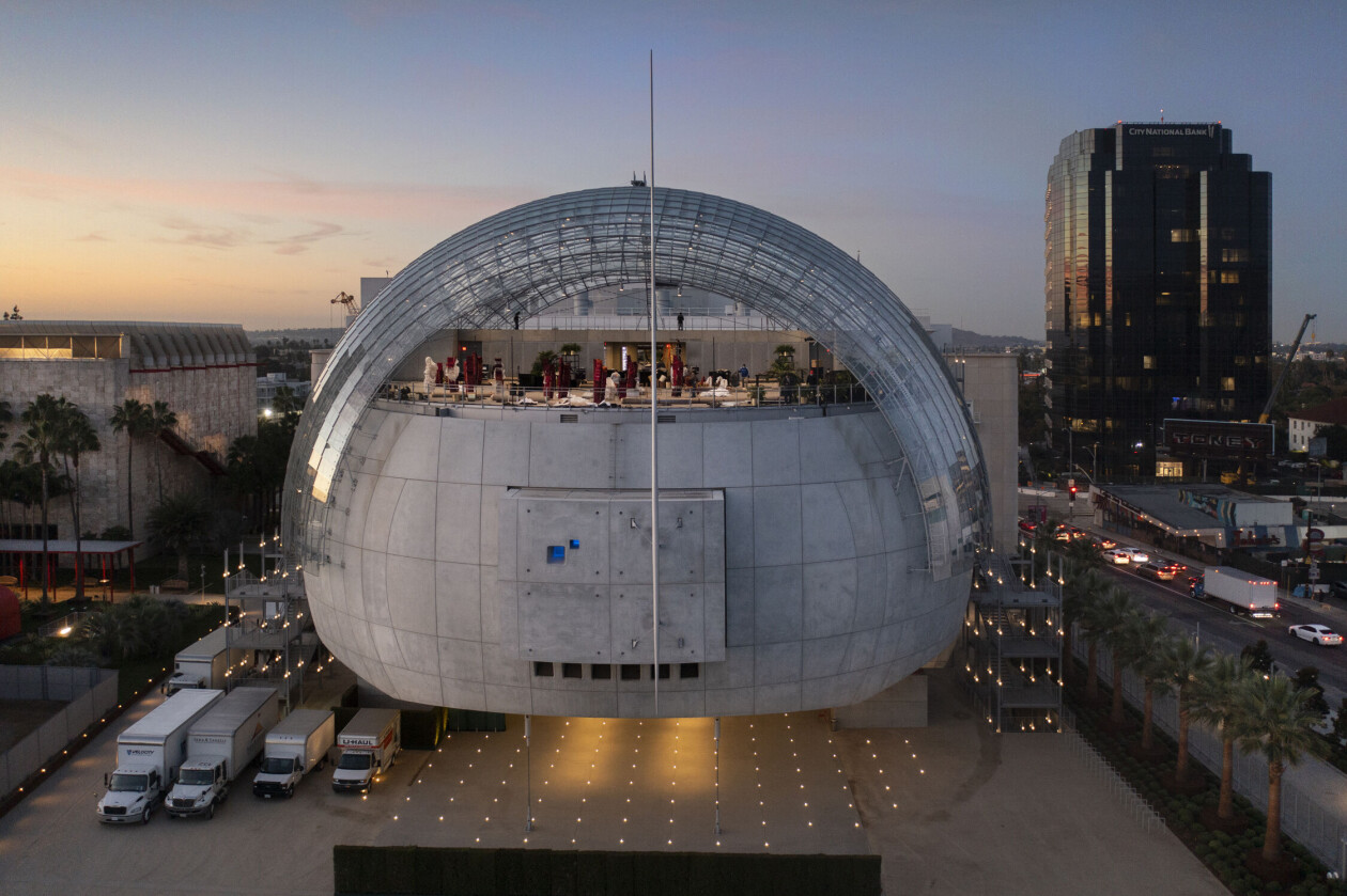 Renzo Piano Building Workshop houses new Academy Museum inside floating sphere