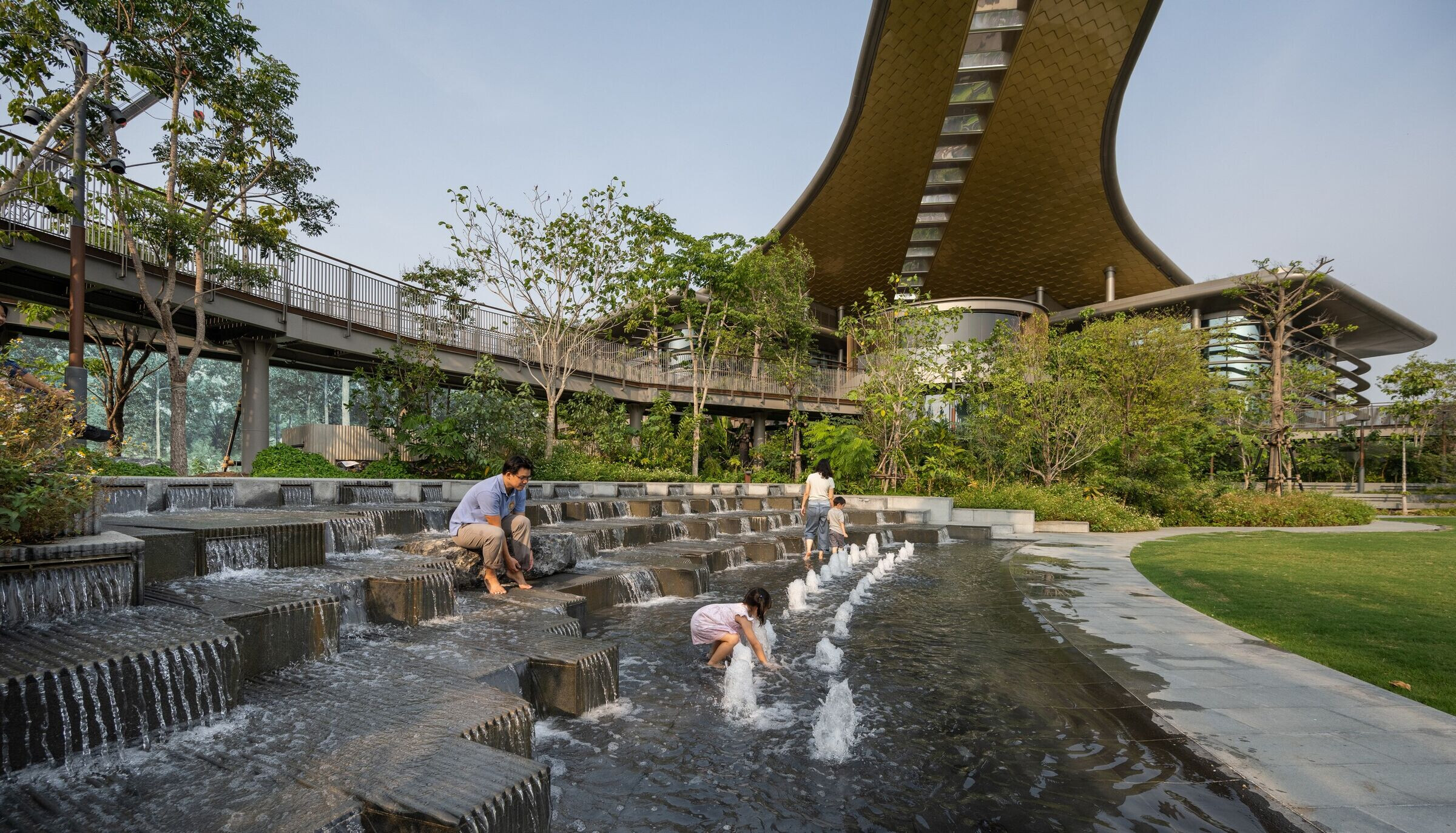 https://archello.com/story/103067/attachments/photos-videos/5 photo_credit Mr. Rungkit Charoenwat