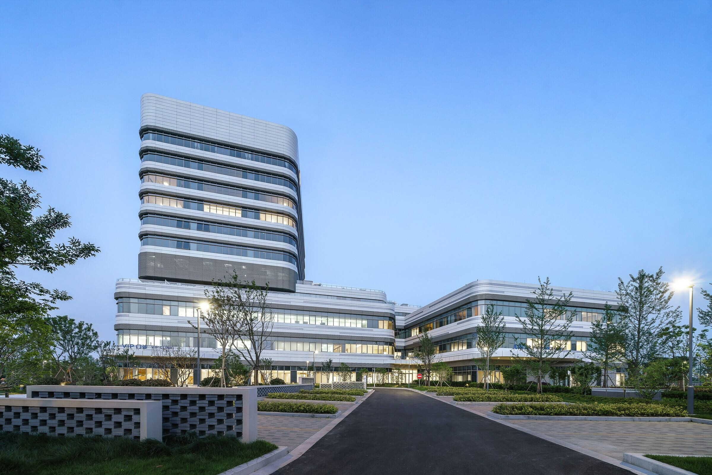 https://archello.com/story/103360/attachments/photos-videos/3 photo_credit B+H Architects