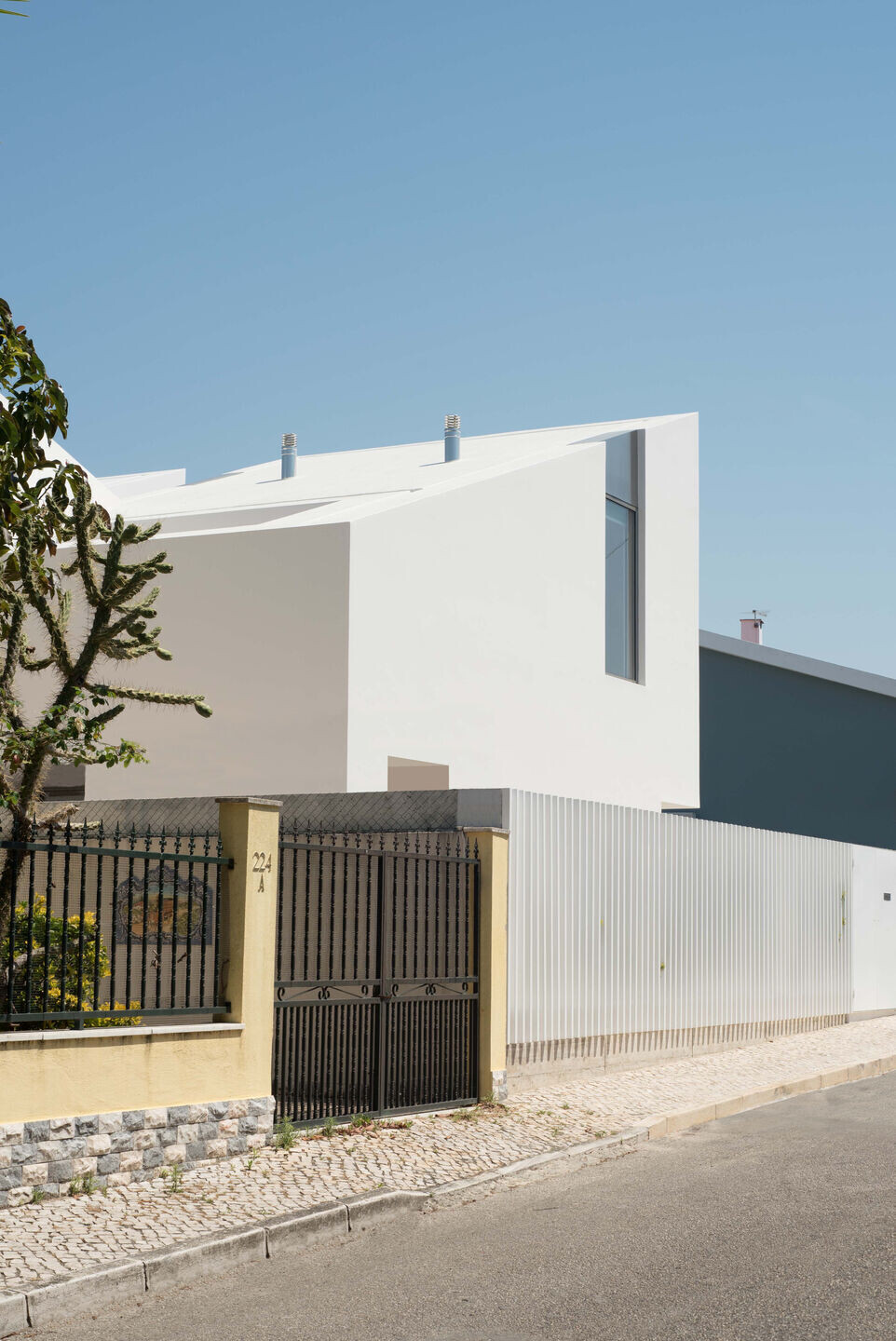 https://archello.com/story/103476/attachments/photos-videos/4 photo_credit Gabriela Gonçalves, Miguel Malaquias