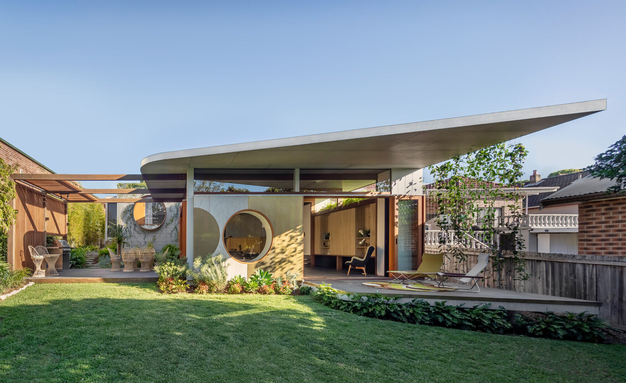 photo_credit Totoro House by CplusC Architectural Workshop - © Murray Fredericks photo_credit Totoro House by CplusC Architectural Workshop - © Murray Fredericks
