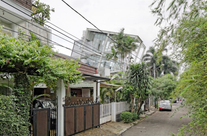 Slanted House (Rumah Miring)