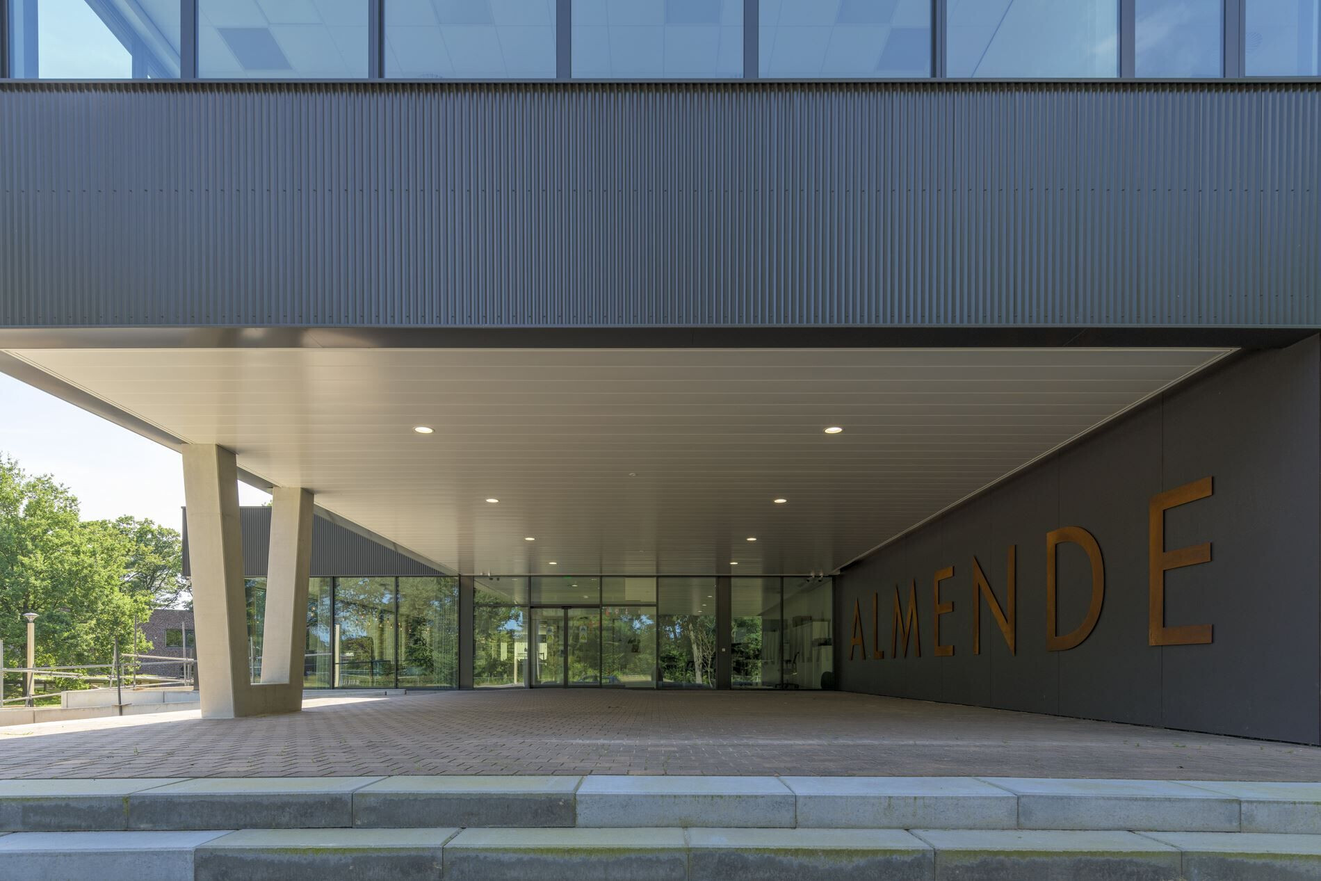 https://archello.com/story/103879/attachments/photos-videos/12 photo_credit DIrk Verwoerd Architectural Photography