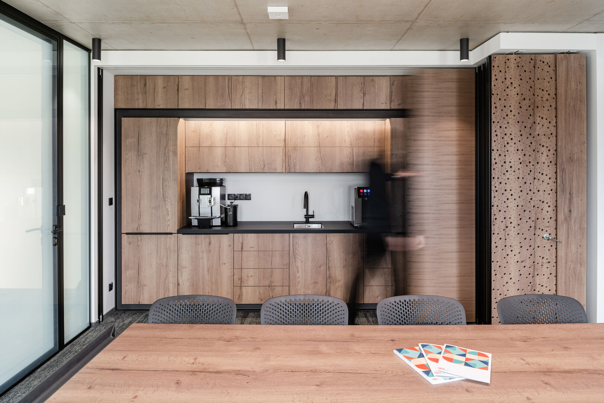 https://archello.com/story/103862/attachments/photos-videos/10