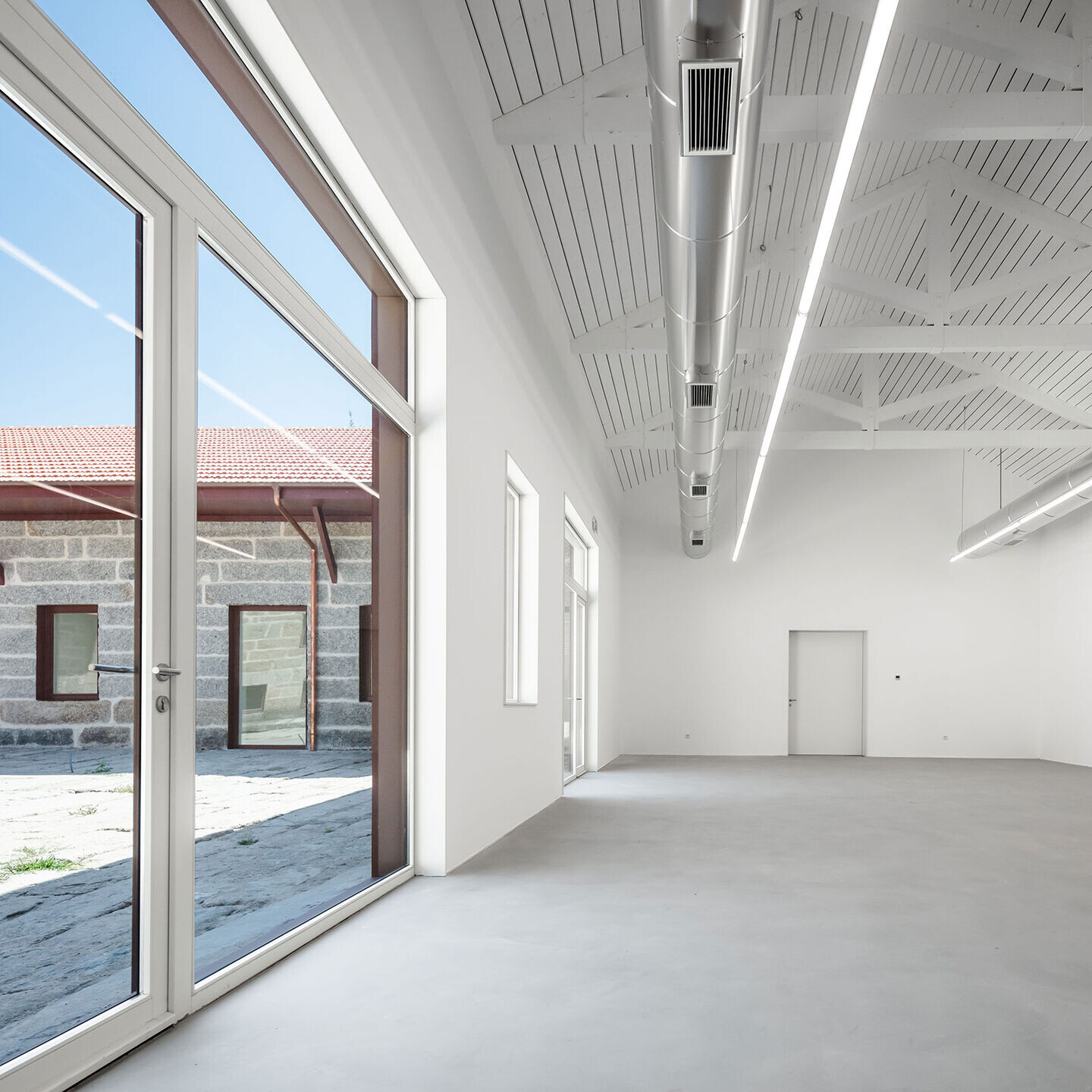 https://archello.com/story/104108/attachments/photos-videos/5 photo_credit João Morgado