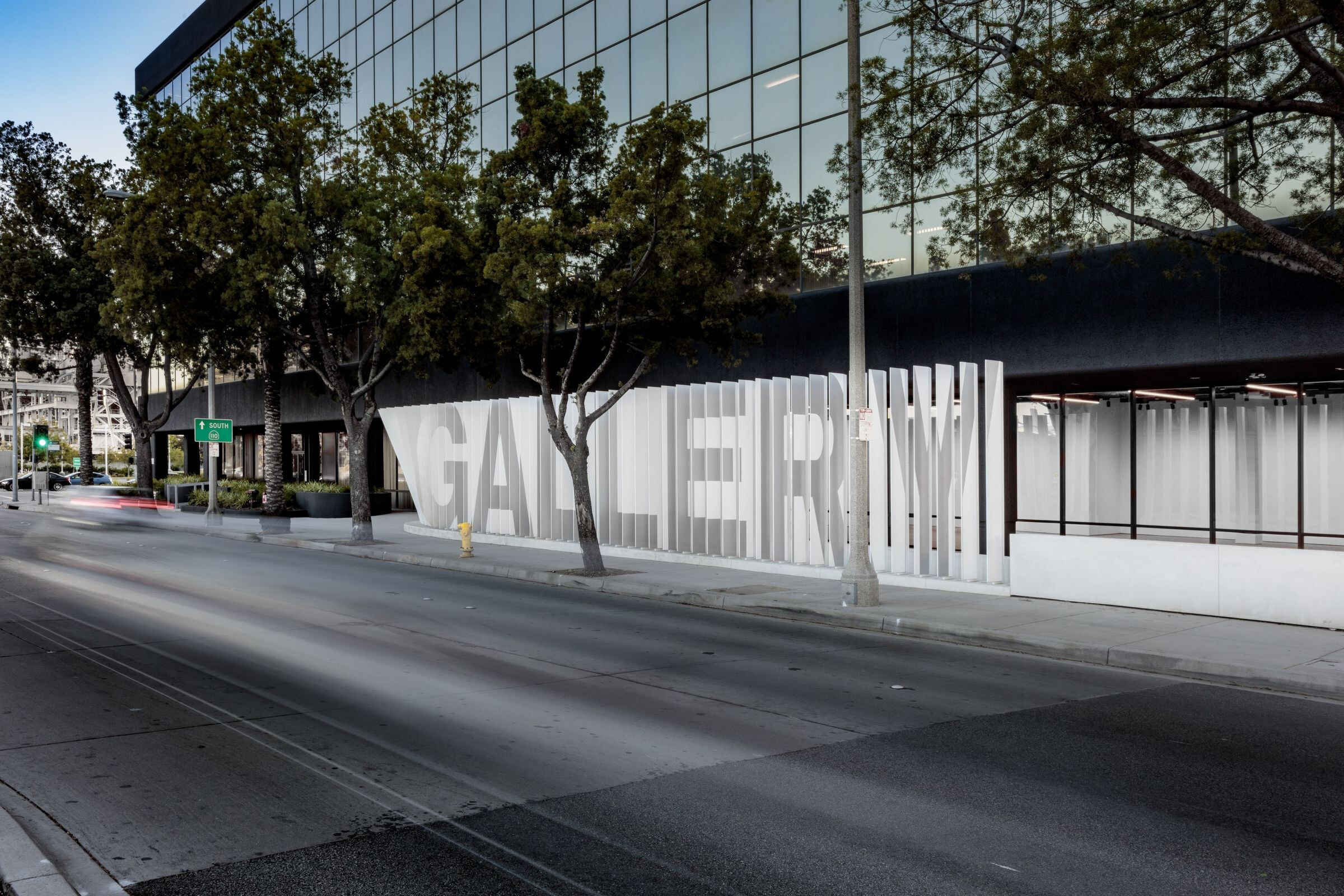 photo_credit Artcenter Peter and Merle Mullin Gallery by Darin Johnstone Architects - © Joshua White photo_credit Artcenter Peter and Merle Mullin Gallery by Darin Johnstone Architects - © Joshua White
