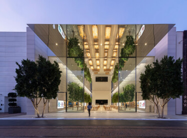 Apple at the Grove by Foster + Partners embraces the progressive spirit of Los Angeles
