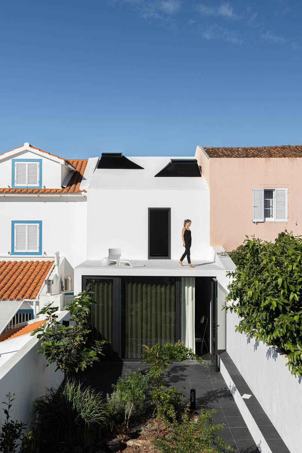 https://archello.com/story/104612/attachments/photos-videos/11 photo_credit Ivo Tavares Studio