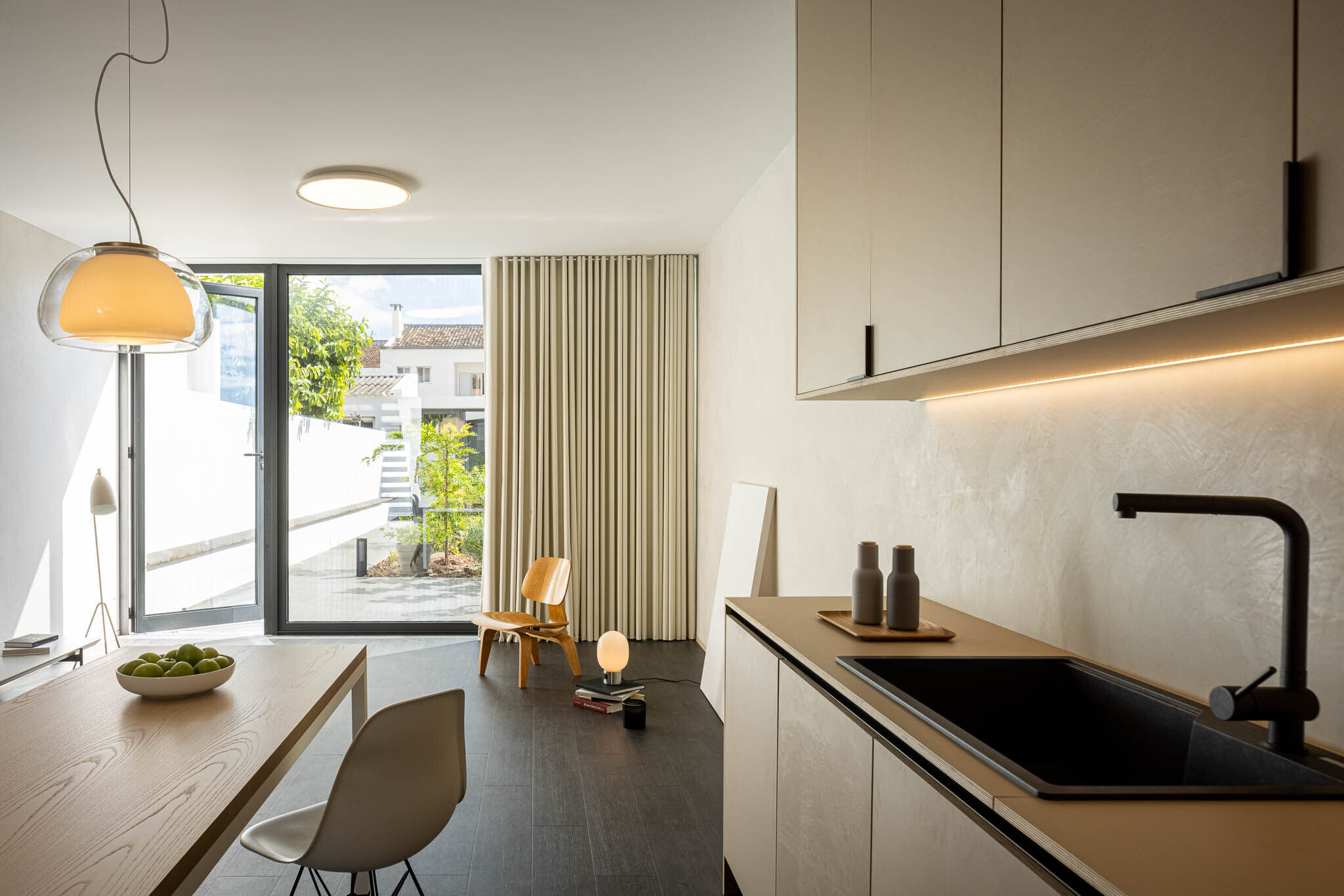 https://archello.com/story/104612/attachments/photos-videos/40 photo_credit Ivo Tavares Studio