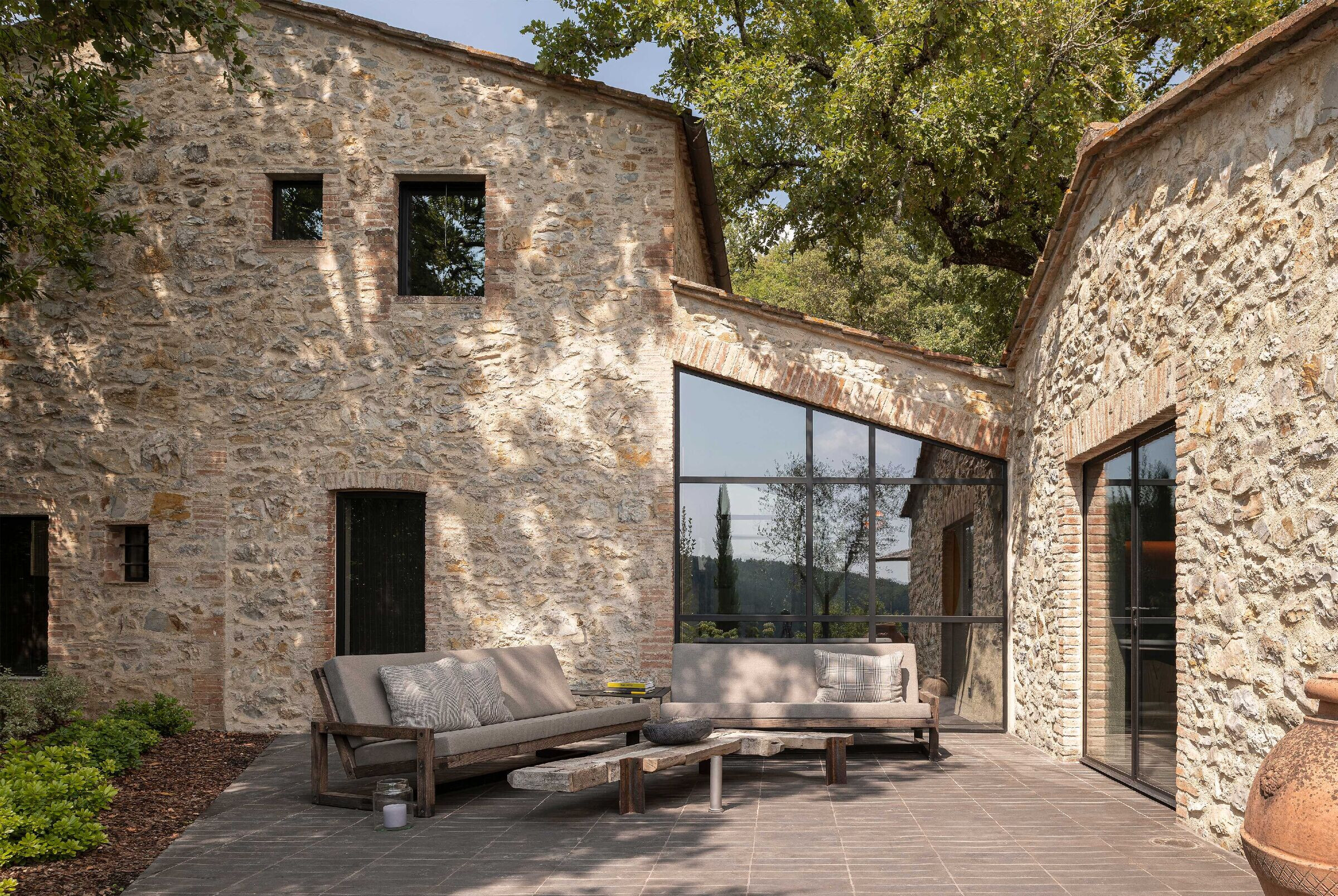 https://archello.com/story/104635/attachments/photos-videos/11 photo_credit Oliver Jaist