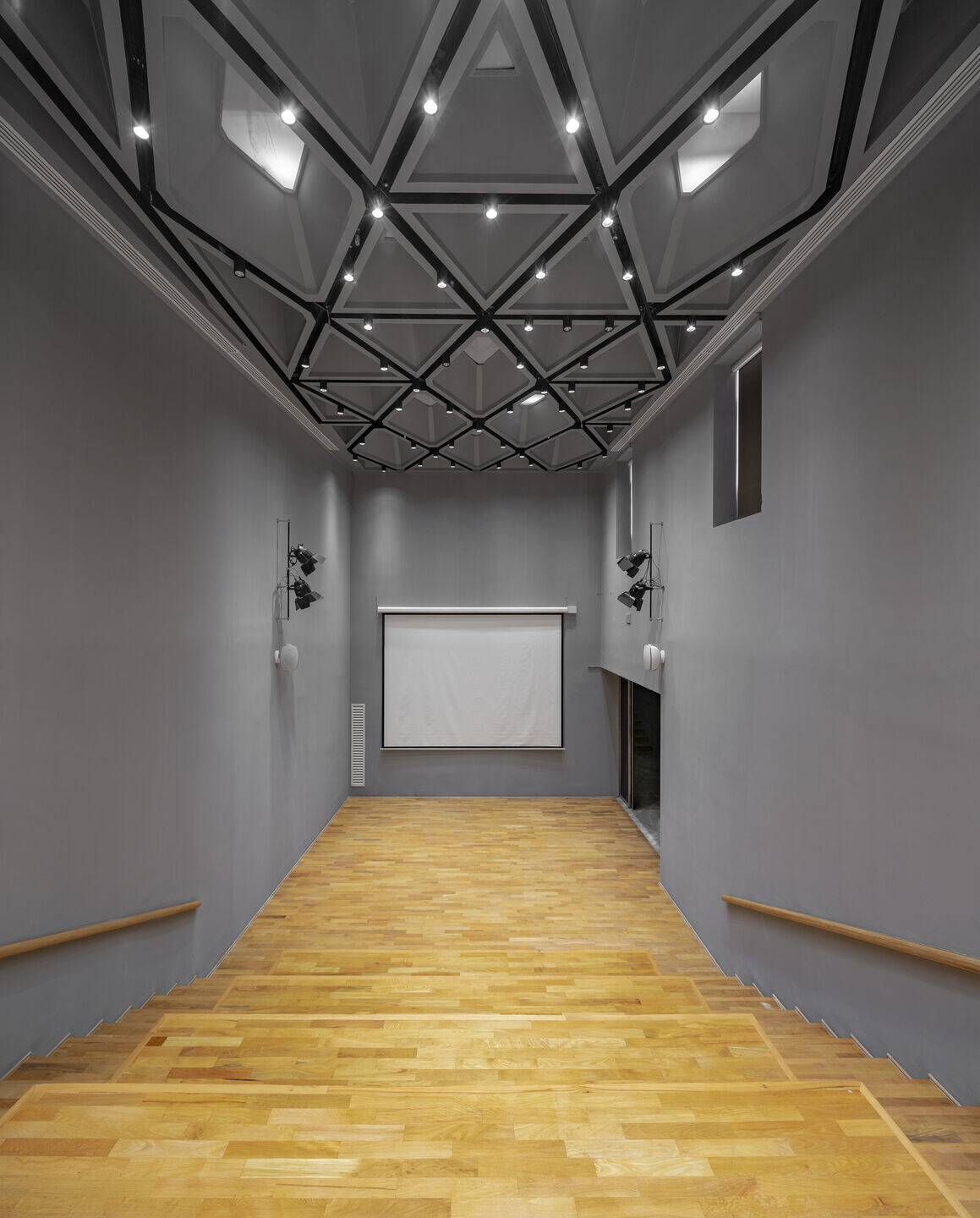 https://archello.com/story/104836/attachments/photos-videos/5 photo_credit Parham Taghioff