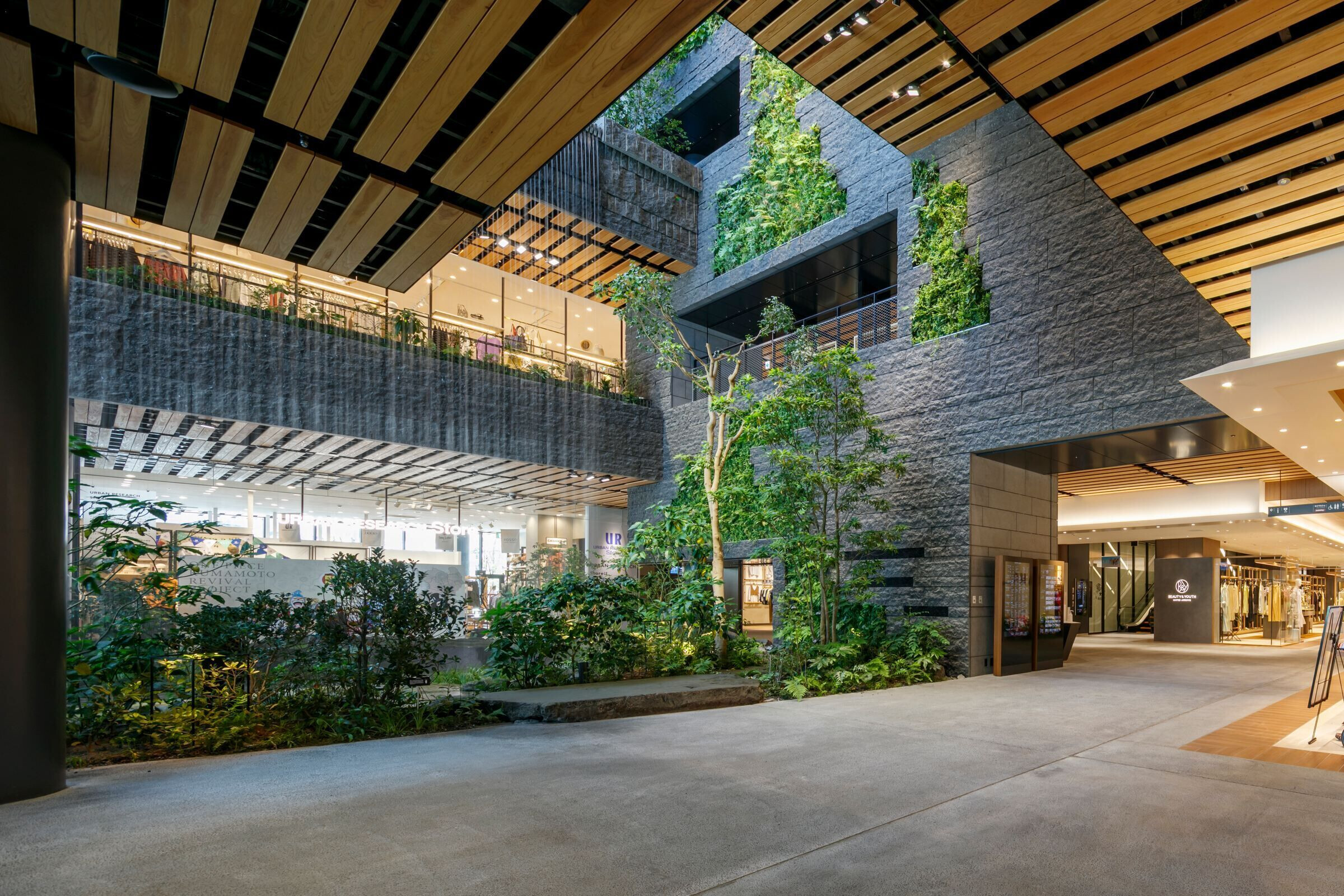 photo_credit Kumamoto Station Building by Nikken Sekkei Ltd - © SS Co., Ltd.