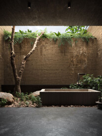 We wanted to achieve the maximum presence of nature in the bathroom area