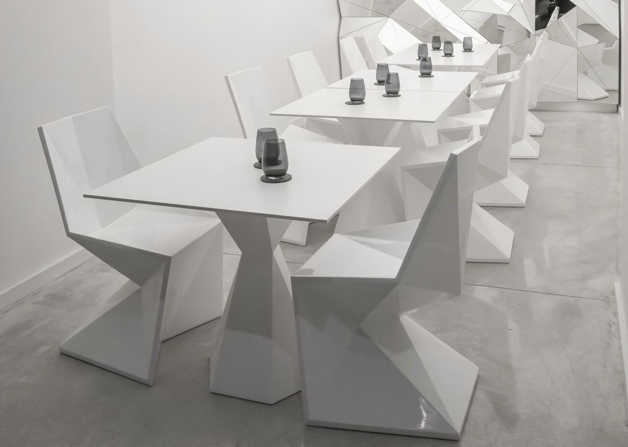 https://archello.com/story/106008/attachments/photos-videos/6 photo_credit Vondom
