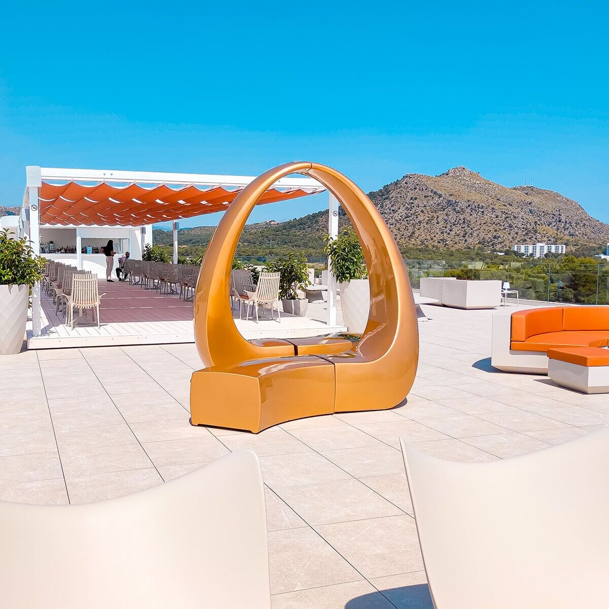 https://archello.com/story/106010/attachments/photos-videos/3 photo_credit Vondom