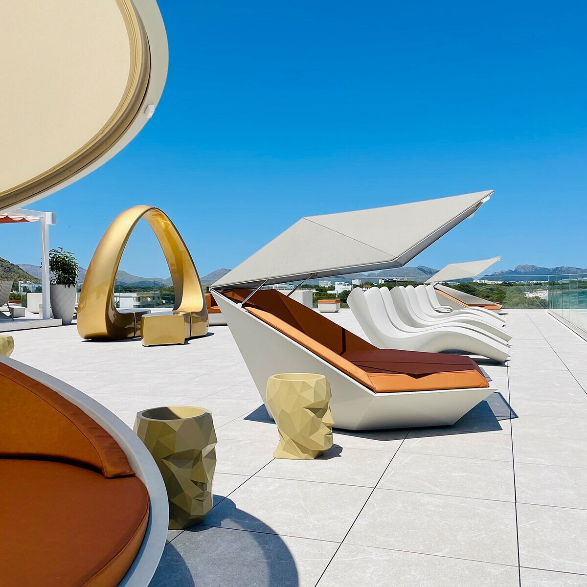 https://archello.com/story/106010/attachments/photos-videos/4 photo_credit Vondom