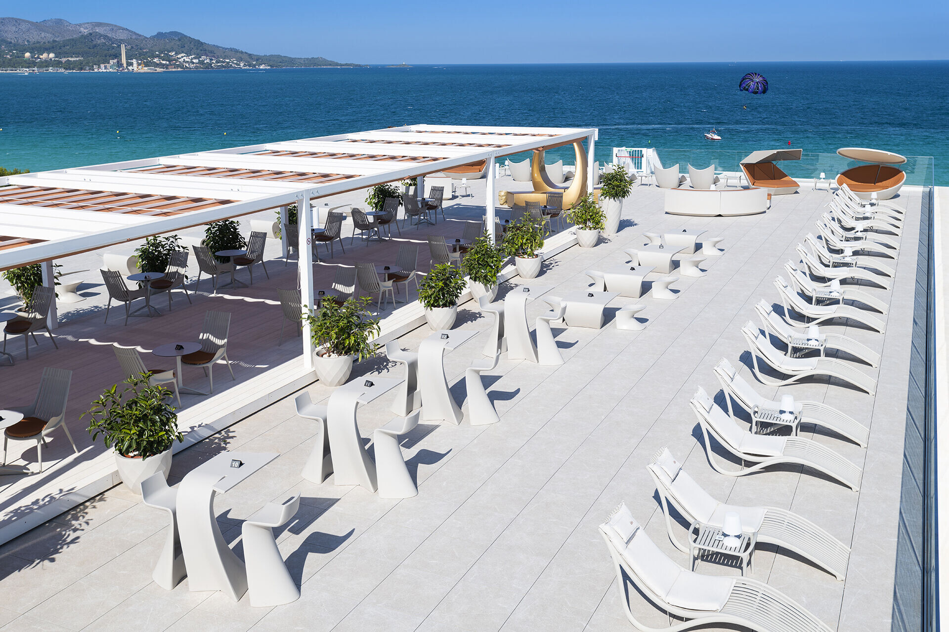 https://archello.com/story/106010/attachments/photos-videos/9 photo_credit Vondom