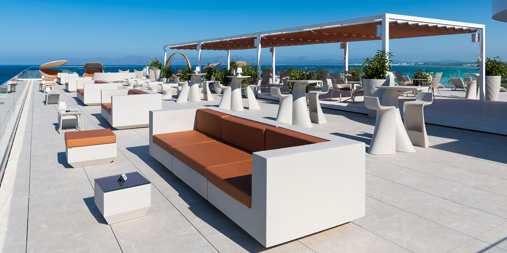 https://archello.com/story/106010/attachments/photos-videos/10 photo_credit Vondom