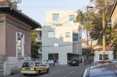 Urban Spaces 2  / Mumuleanu 14 Apartment Building