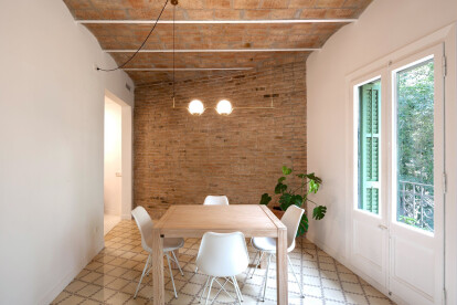 Ca na Riera apartment renovation creatively develops a narrow floor plan to meet contemporary needs