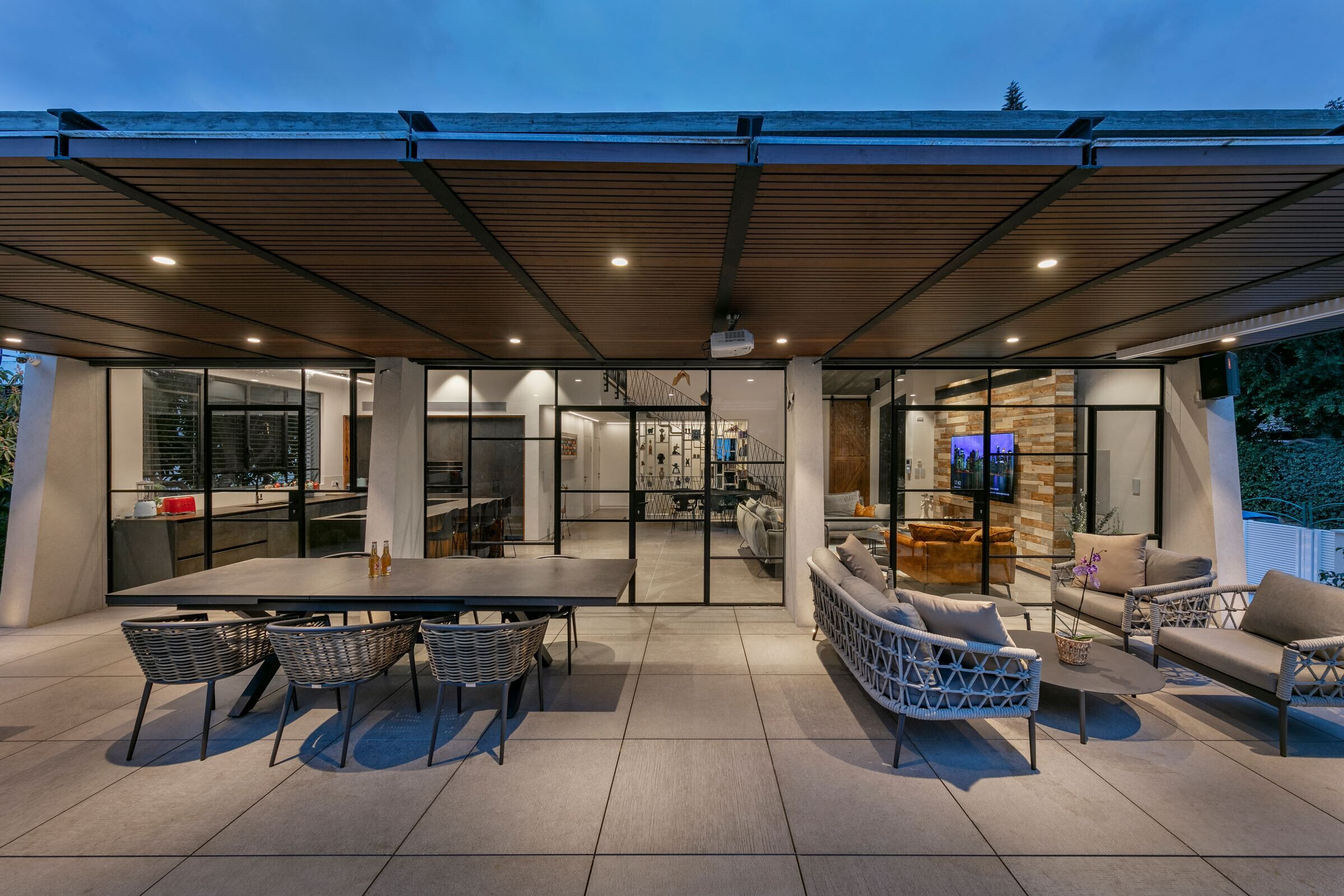 https://archello.com/story/106061/attachments/photos-videos/19 photo_credit Elad Gonen