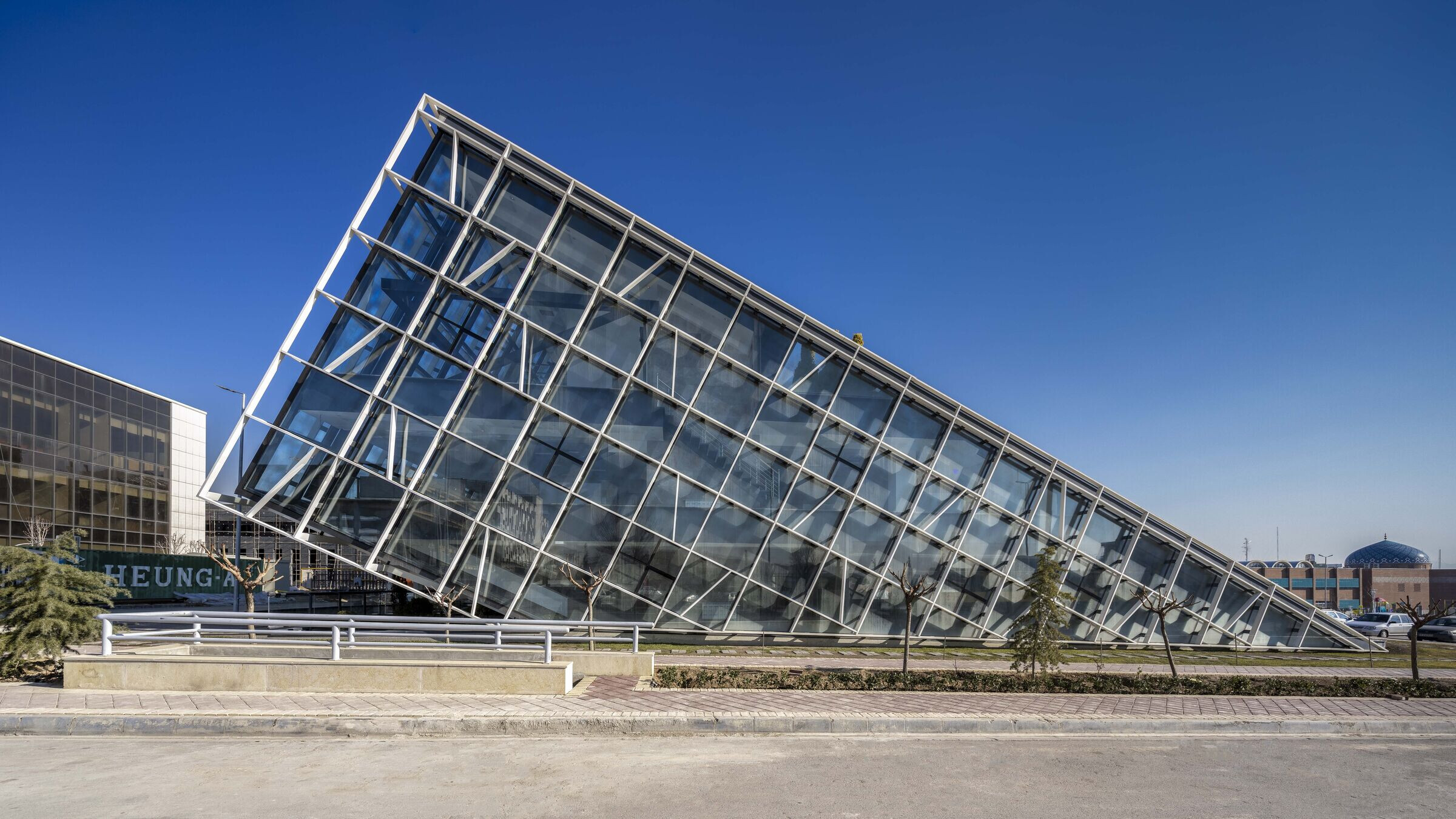 https://archello.com/story/106226/attachments/photos-videos/4 photo_credit Parham Taghioff