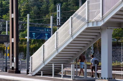 Pedestrian bridge station Agen