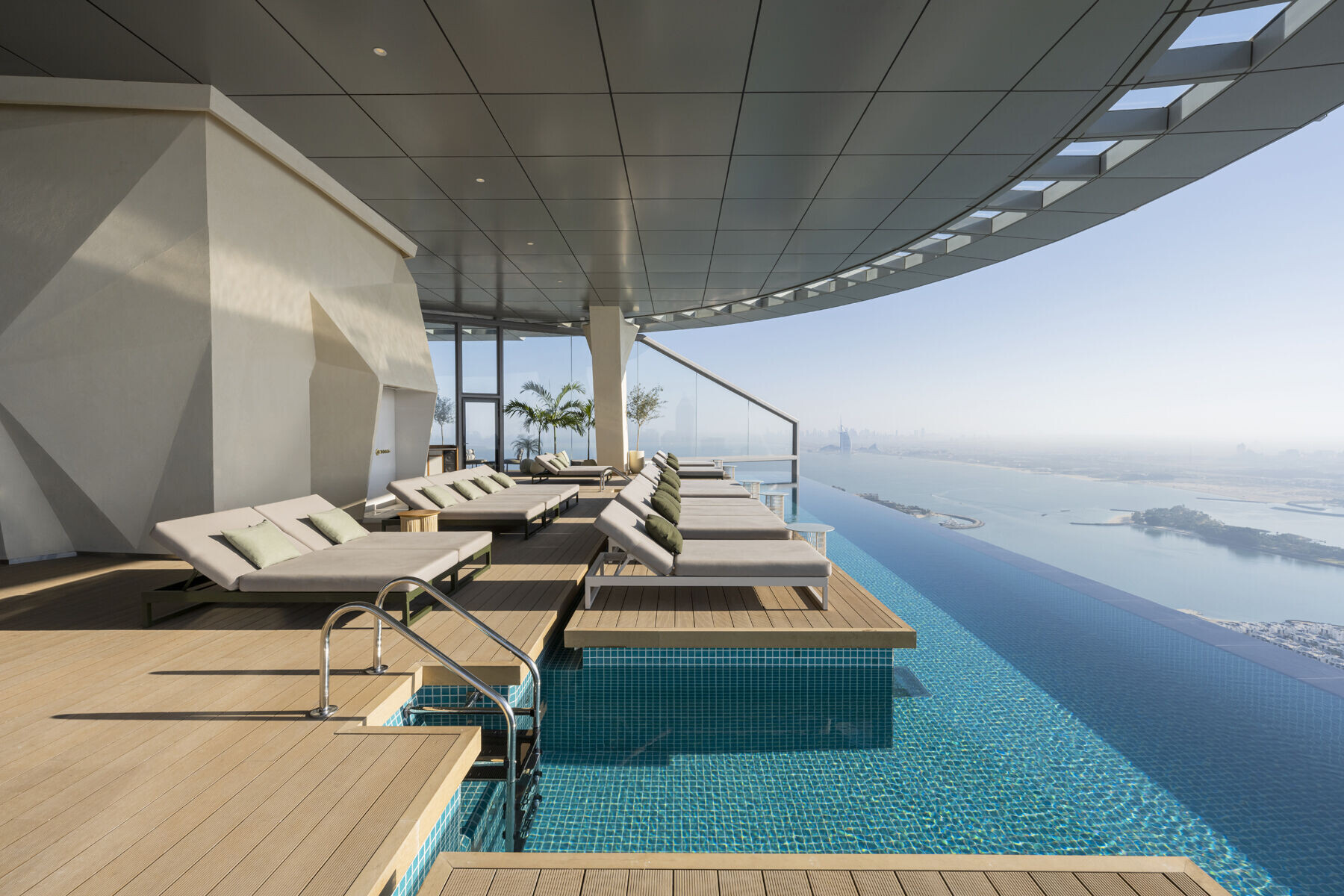 https://archello.com/story/106796/attachments/photos-videos/7 photo_credit AURA SKYPOOL Dubai, Juliet Dunne