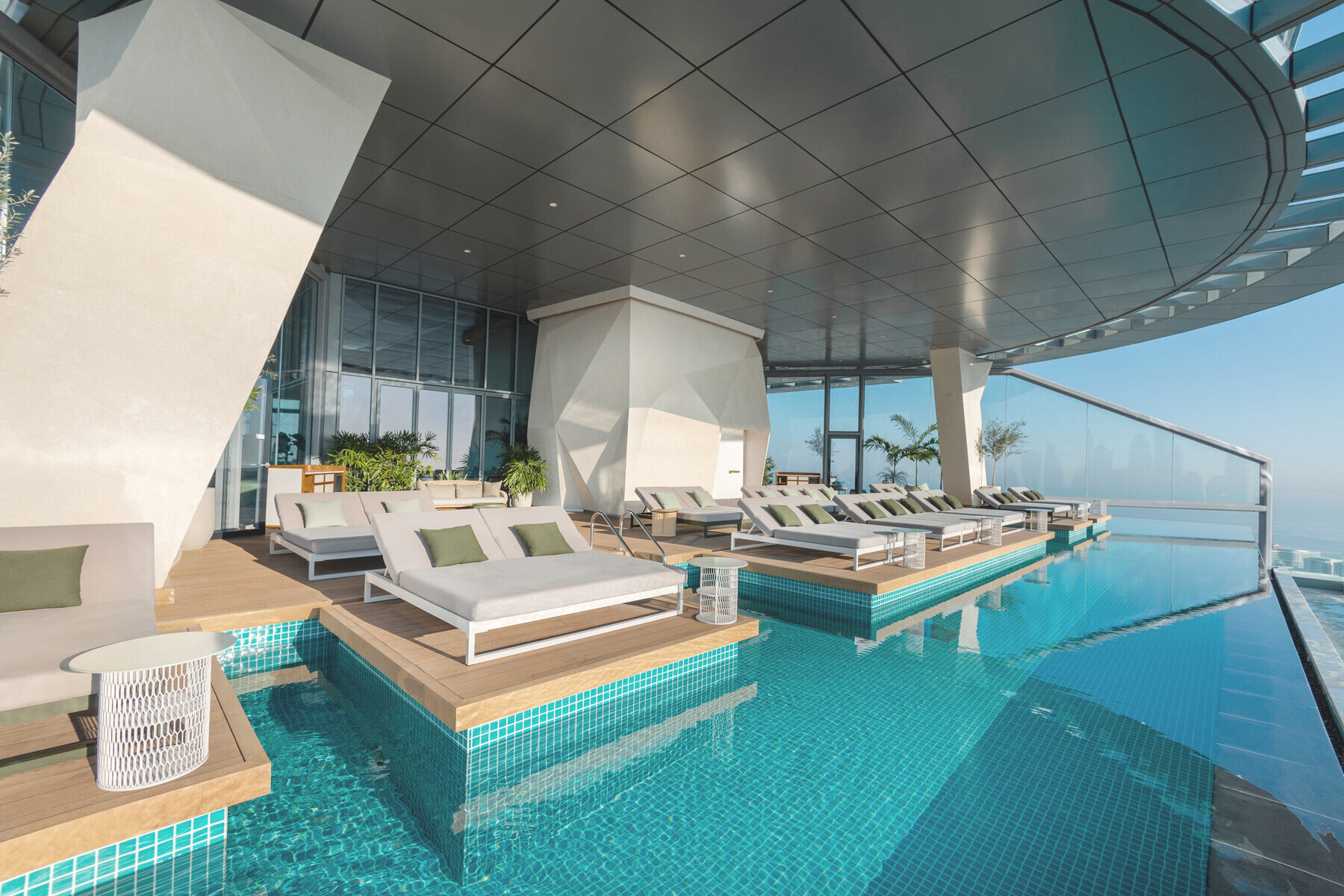 https://archello.com/story/106796/attachments/photos-videos/9 photo_credit AURA SKYPOOL Dubai, Juliet Dunne